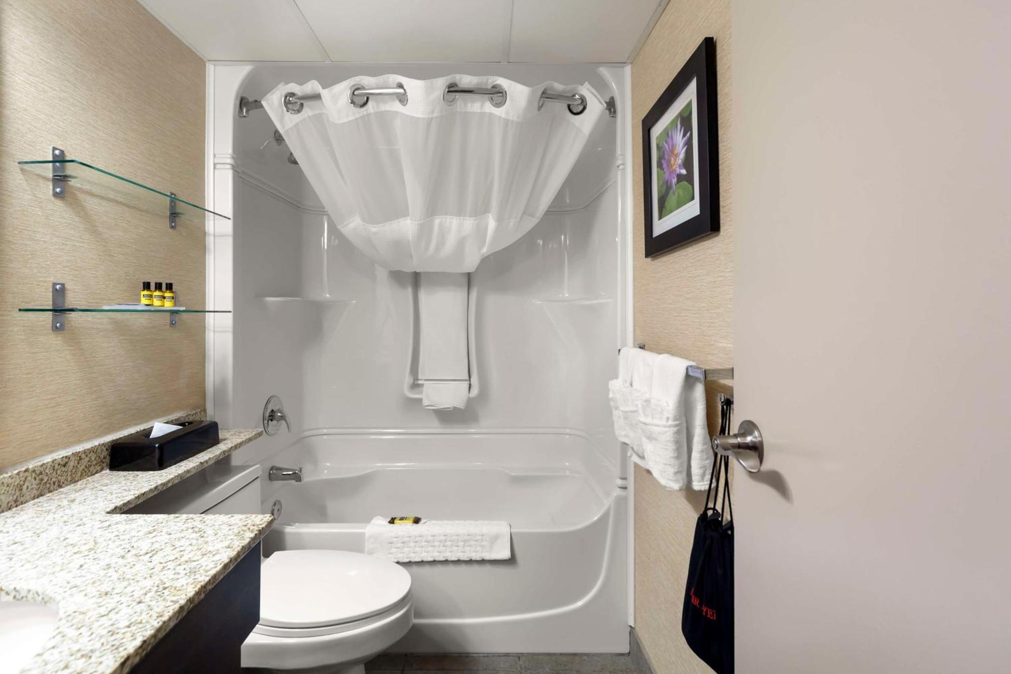 Best Western Plus City Centre Inn Edmonton Exterior photo